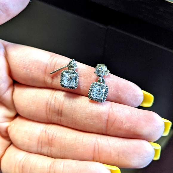 Cubic zirconia halo earrings - Picture 1 of 1